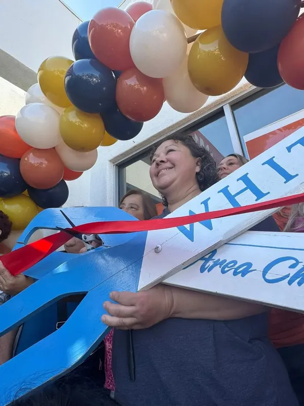 Amigas Cafe ribbon cutting